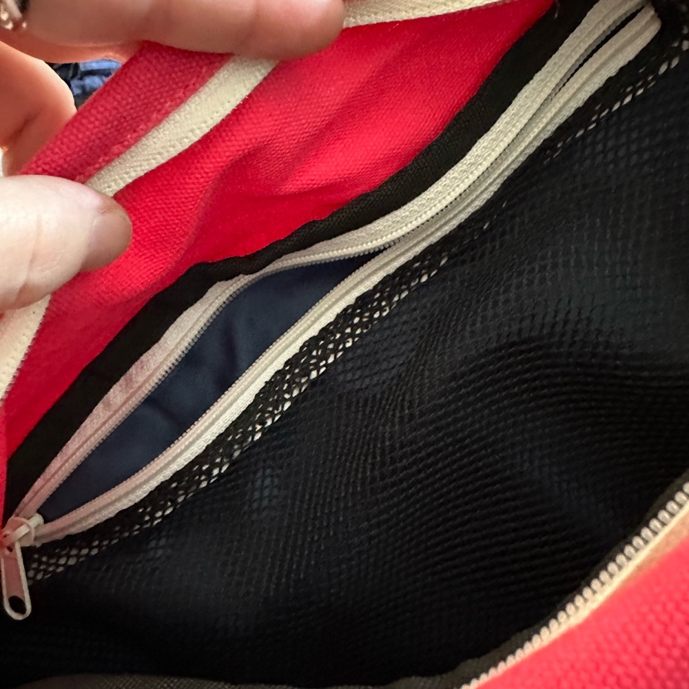 Pink Crossbody Kavu Bag In Classic Teardrop Shape - Picture 5 of 5